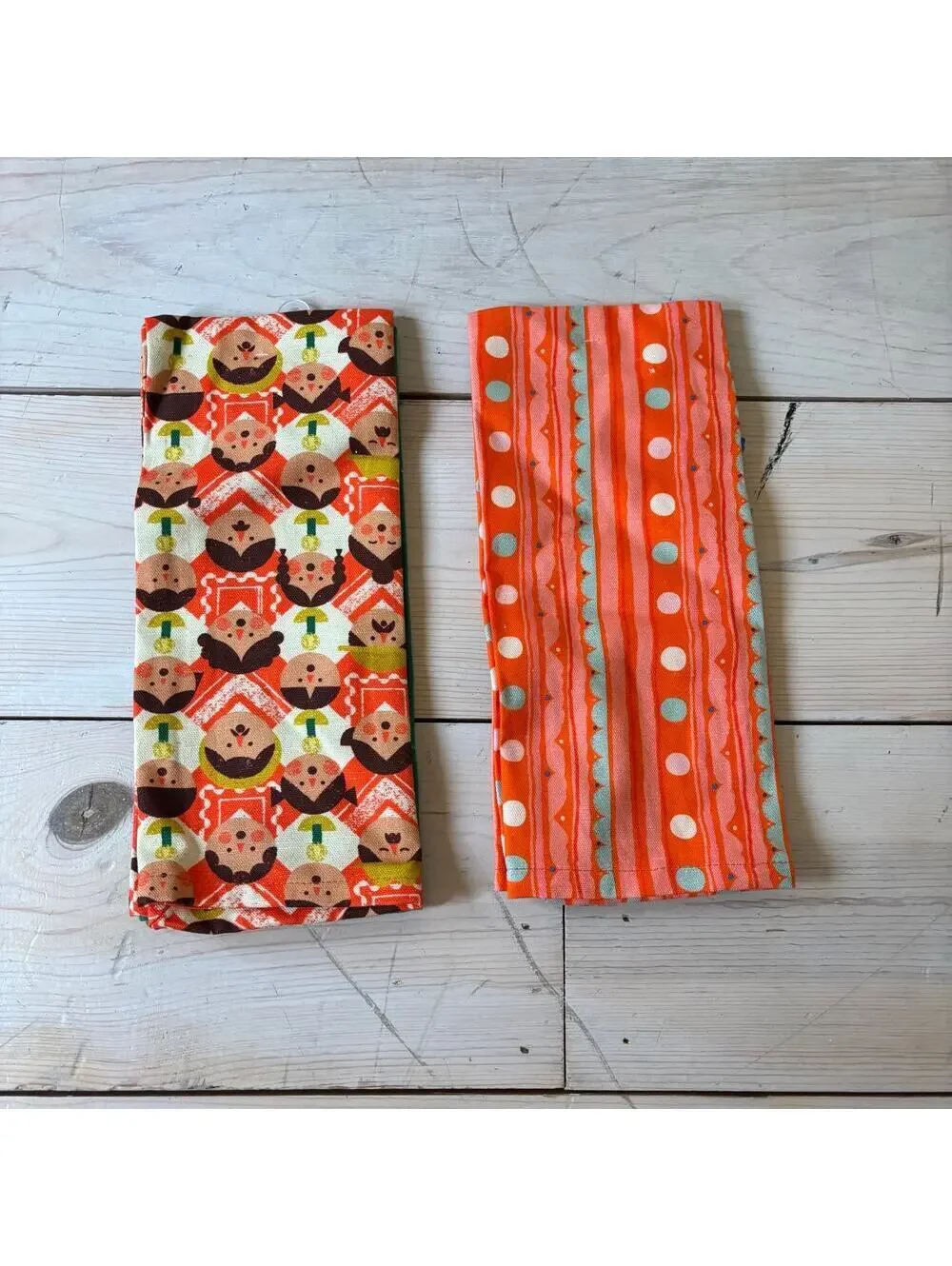 Wondershop NWT Set of 2 Christmas Kitchen Towels by Cecilia Ruiz & Lisk Feng
